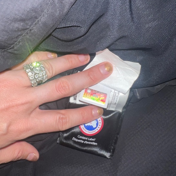 SOLD 🔥AUTHENTIC CANADA GOOSE ALLISTON COAT - Picture 13 of 14